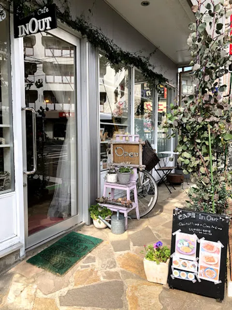 Coworking Cafe InOut