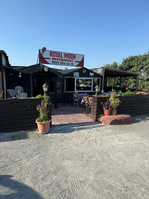 Royal Moon Restaurant and Bar