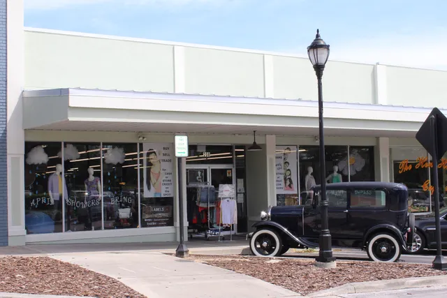 Labels Citrus County Resale and Tuxedo Rentals