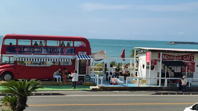 LONDON BUS CAFE