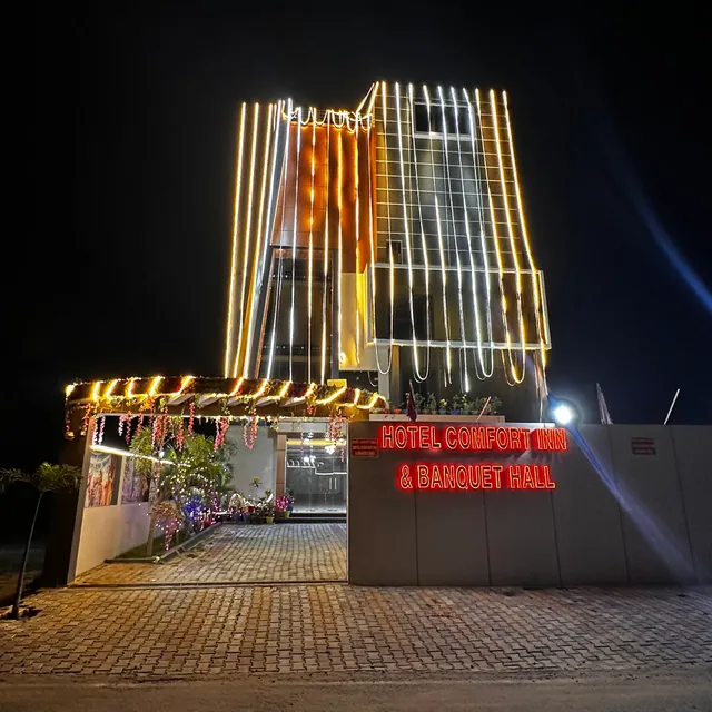 Hotel Comfort Inn and Banquet Hall