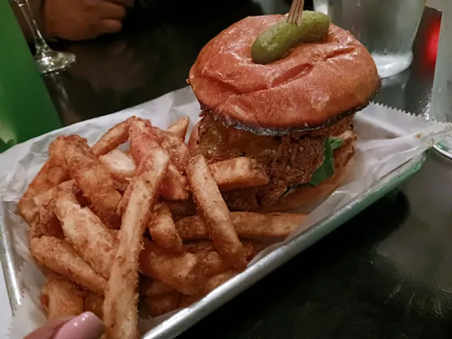 Essie's Restaurant & Lounge