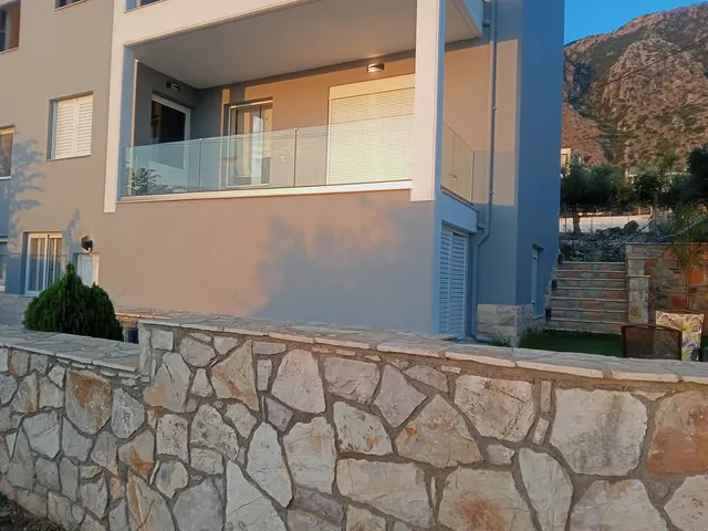 Kelly's sunset apartments