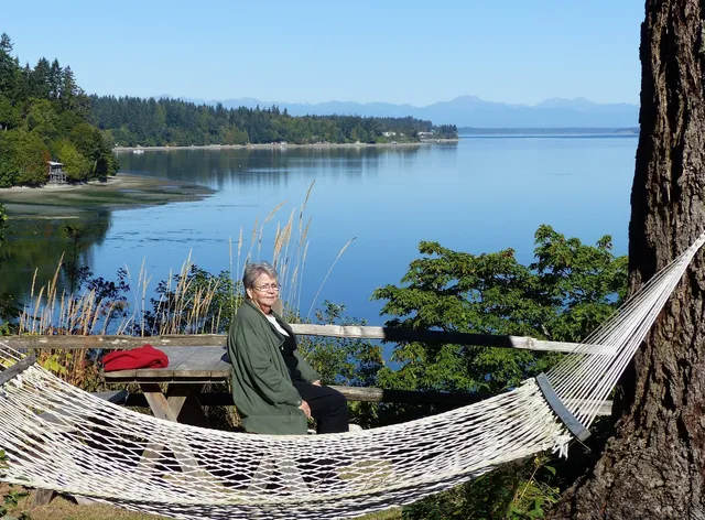 Bayside Bungalow And Puget View Cottage