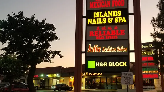 Islands Nails & Spa