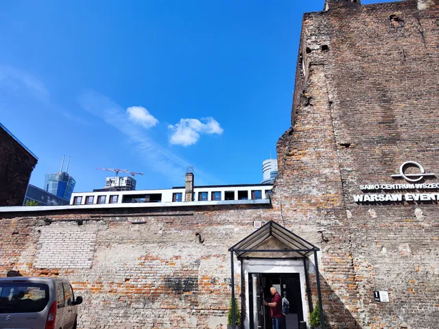 Kamienica przy al. „Solidarności” 93 w Warszawie