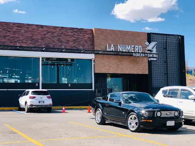 La número 4 Taqueria y Cantina