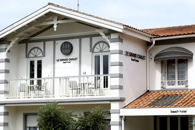 BEACH HOTEL - LE GRAND CHALET