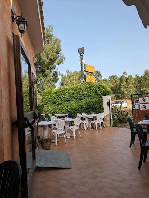 Bar Pizzeria Capo Ferrato