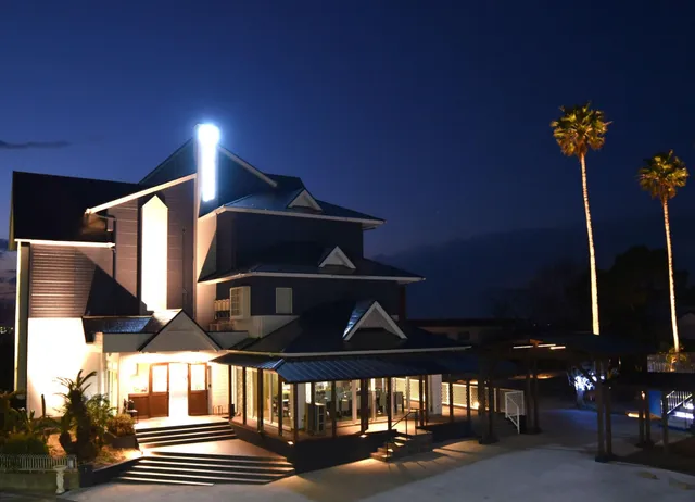 Petit Hotel New Port Club