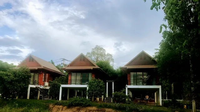 บ้านกลางเกาะ รีสอร์ท Ban Klang Koh Resort