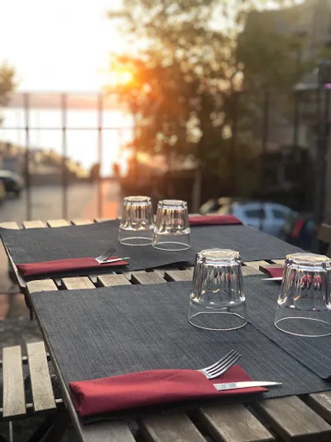 Lo Sfizio Bistro’ & Wine.