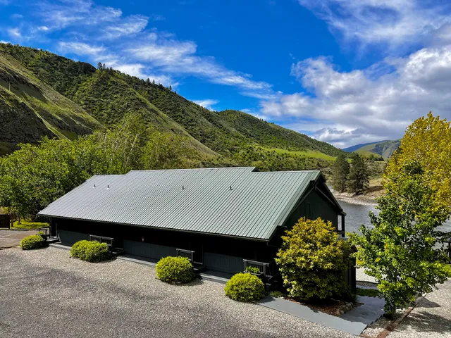 Steelhead Lodge