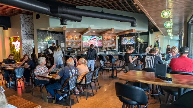 Seven Seas Bar and Grill Vista