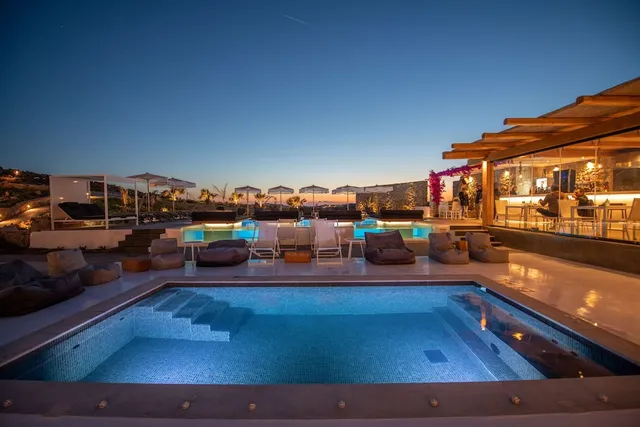 Bianco a Nero Mykonos