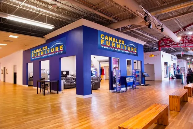 Canales Furniture / Mueblería Garland