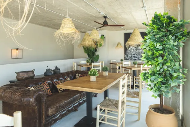 Petit Bistró Island - Restaurante Mediterraneo - Desayunos