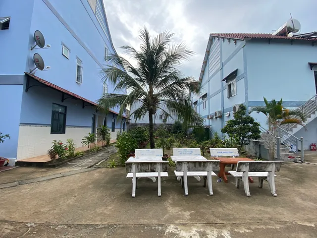 Nhà nghỉ Hồng Châu