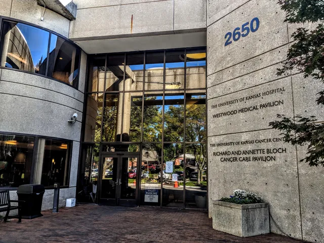 The University of Kansas Cancer Center Richard and Annette Bloch Cancer Care Pavilion