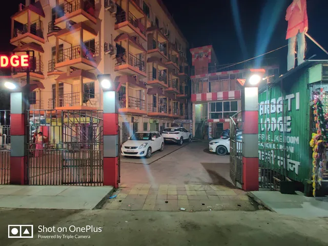 OYO 45088 Parboti Lodge