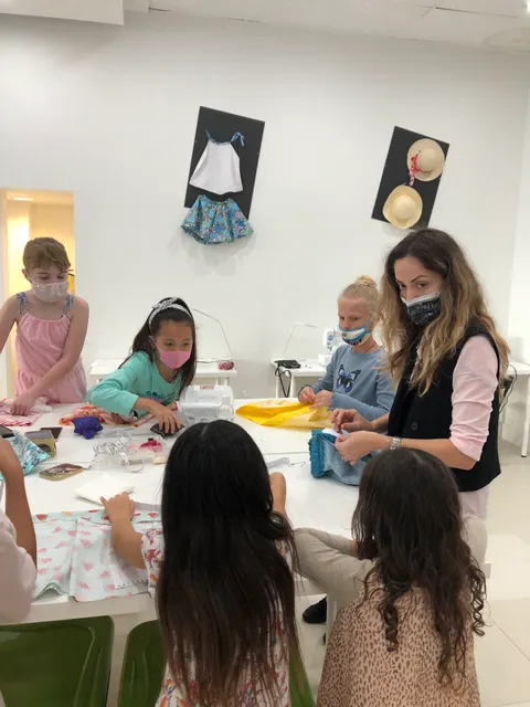 Petite Designers Sewing School - Aventura