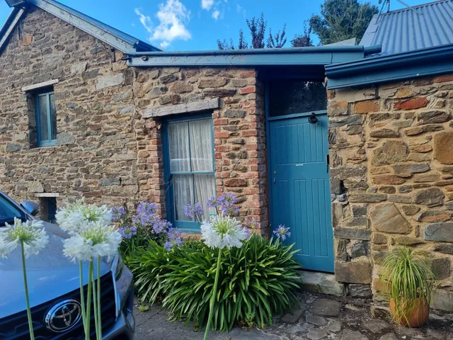 BAROSSA HILLS COTTAGES