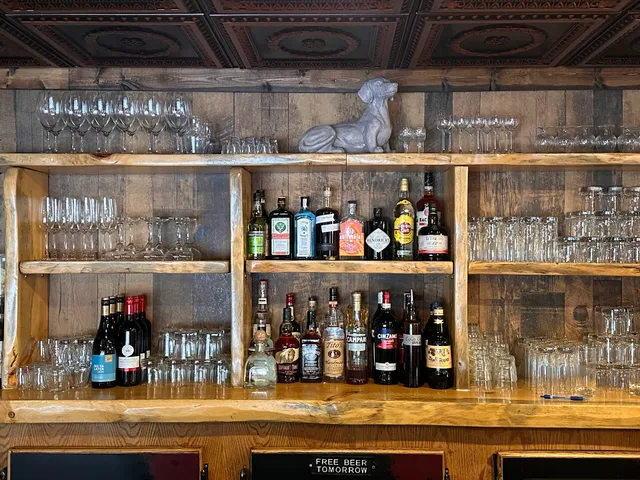 The Flealess Hound Pub