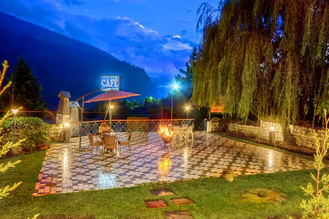 Solang Cottage & Cafe by Snow City Farm