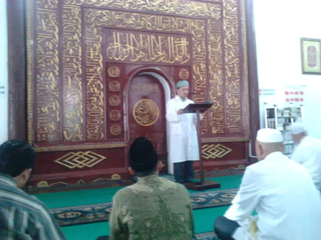 Red-crowned Crane Muslim Restaurant