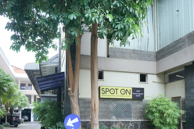 OYO Life 2090 Ratna Backpacker Syariah