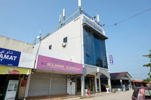 OYO 89352 Golden Terminal Lodge