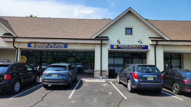 Country Square Plaza