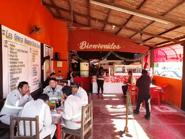 El amigo Casiano Flamboyanes.