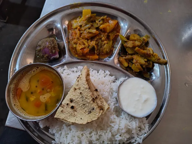 Bhatia Hotel Pure veg Thali