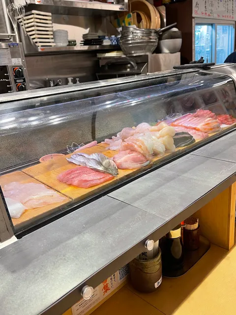 立喰い寿司 魚椿 本通南店