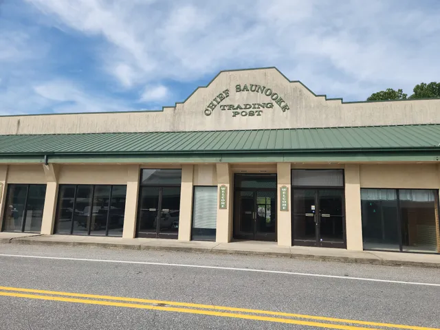 Chief Saunooke's Trading Post Mall