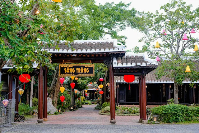 Song Trang Restaurant & Bar (Moon River) Hoi An