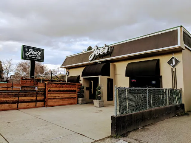 Joes Sports Bar & Grill