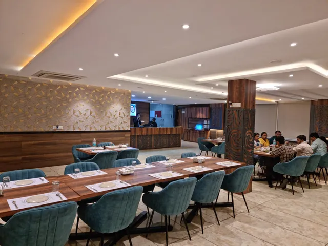 Tattva || Best Restaurant In Rau || Best Fast Food Restaurant || Best Cafe & Restaurant In Rau