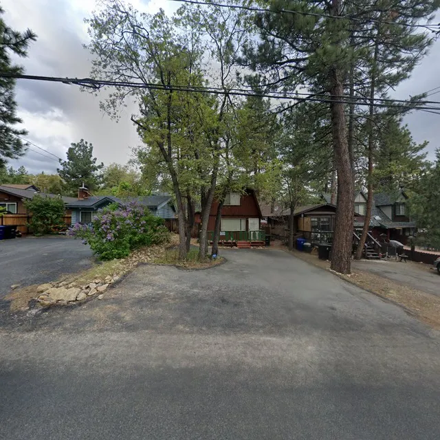 Victoria Haus - Classic mountain Gambrel cabin with NEW Hot Tub!