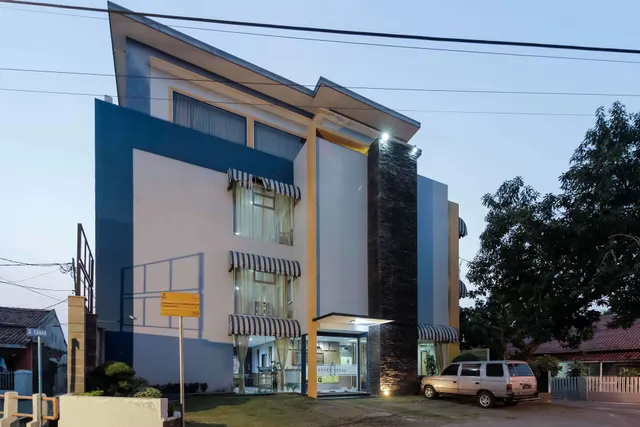 RedDoorz Plus @ Tuparev Cirebon