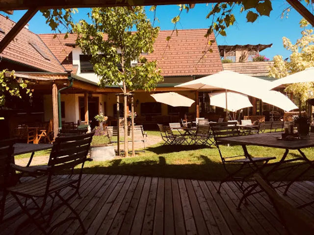 Weinhof & Buschenschank Dunkl