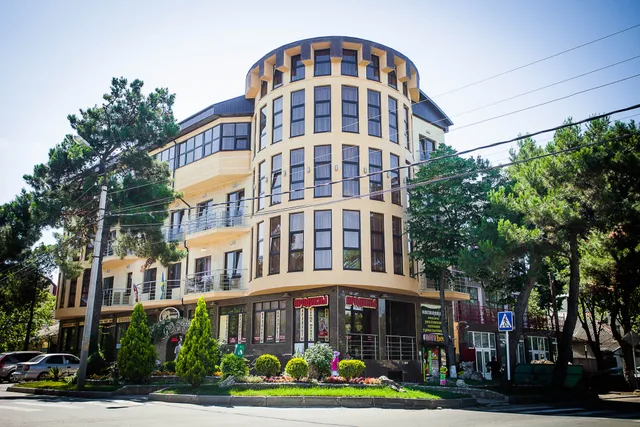 Yunona, Gostevoy Dom