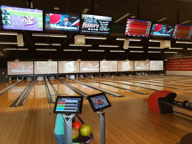 Stars & Strikes Bowling Center