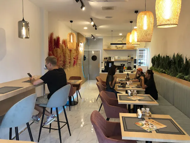 Benedict Breakfast Cafe