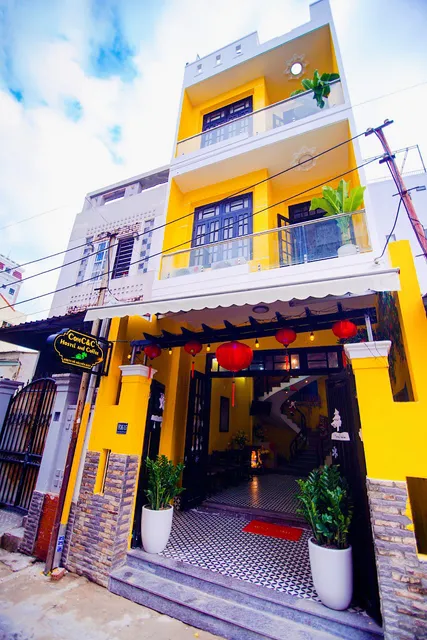 ComC&C Hostel and Coffee