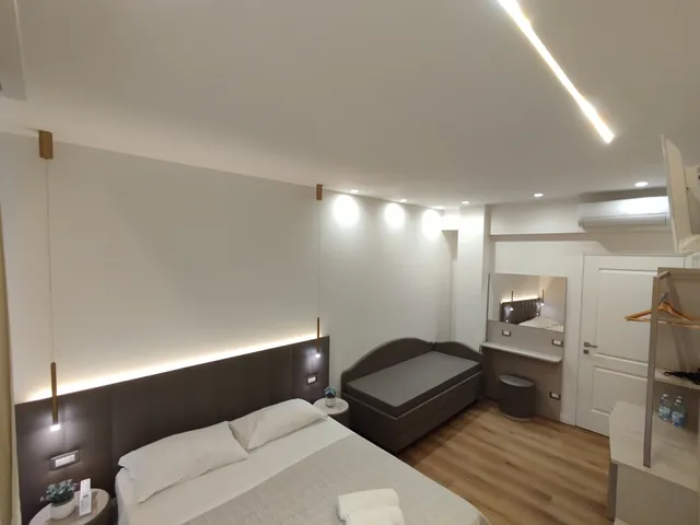 Guest House Charlie Up!