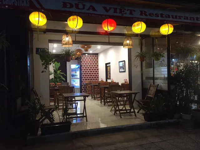 Vietnamese Chopsticks - Dua Viet Restaurant