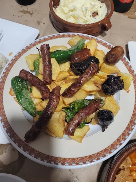 Bocados y Tragos Cafetería-Tapería-Cervevería.