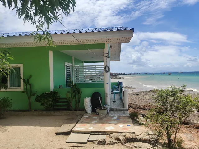 บ้านลุงขาวเกาะล้าน